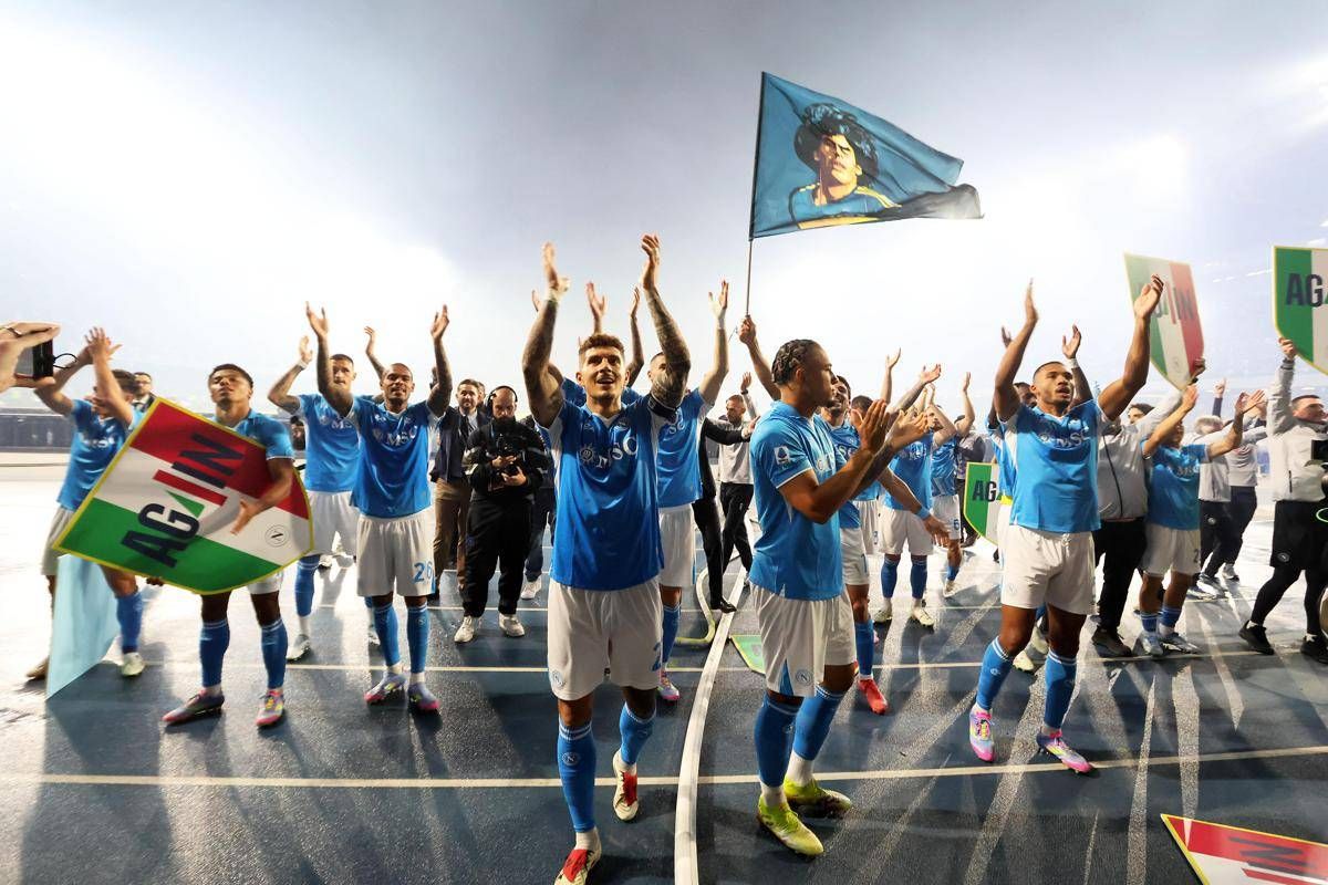Napoli, telecronista inglese impazzisce per lo scudetto. E parla in napoletano - Video - 