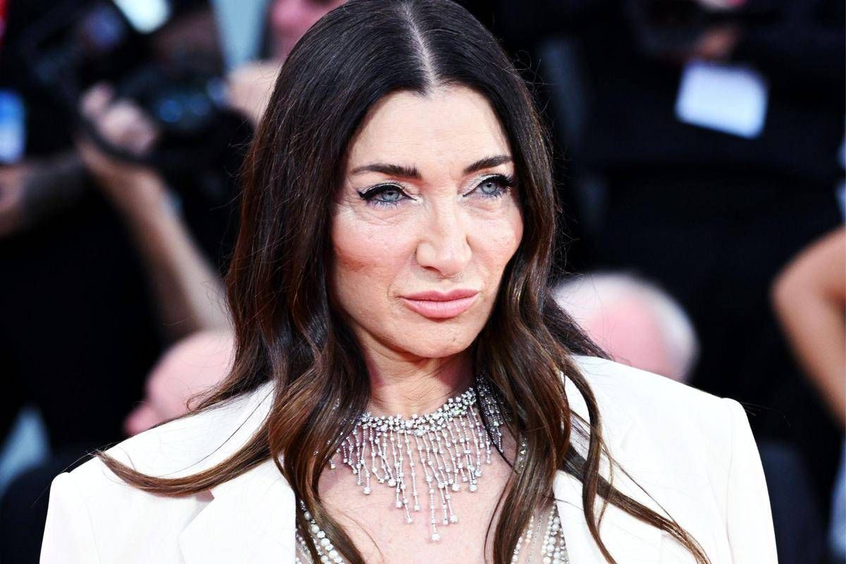 Elisabetta Franchi investe un ciclista e posta sui social, è polemica - 