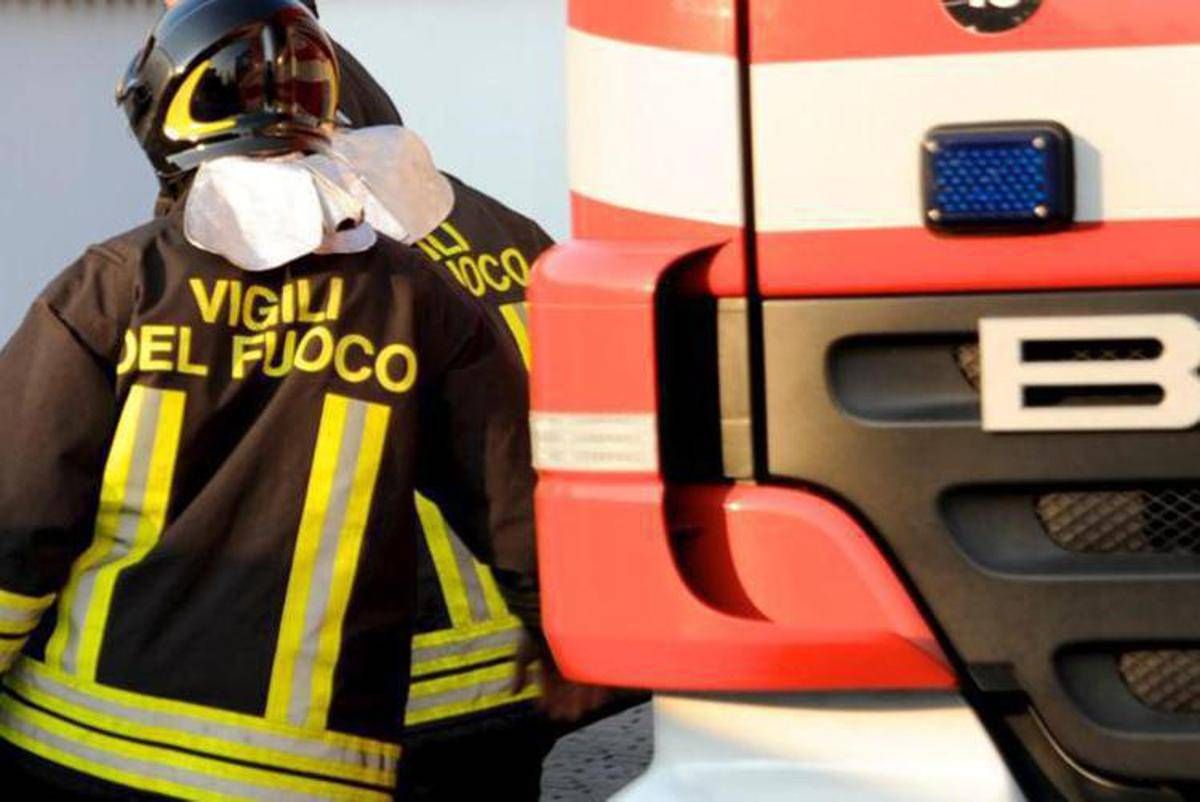 Lecce, palazzina crolla durante lavori a Carmiano: estratti vivi dalle macerie quattro operai -