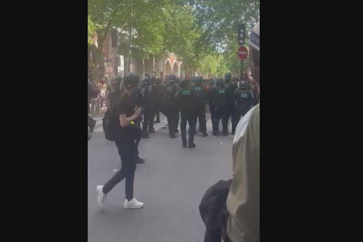 Francia, violenza a corteo 1 maggio: black bloc attaccano partito socialista - 