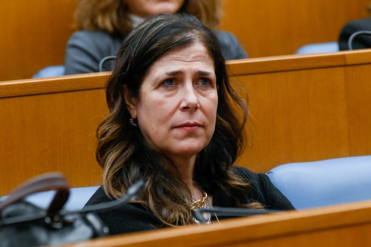 Alessandra Todde rifiuta le dimissioni | Ma chi crede davvero nella sua leadership? -