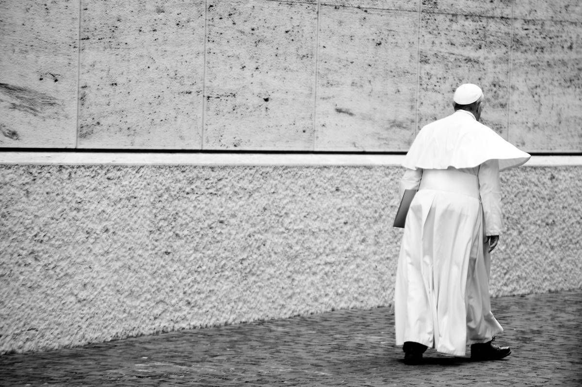 Conclave, tutti i titoli del papa tra storia, fede e potere -