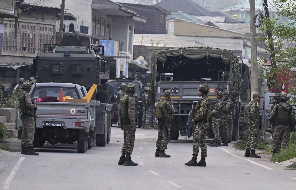 India attacca il Pakistan, "raid contro siti terroristici": 26 morti -
