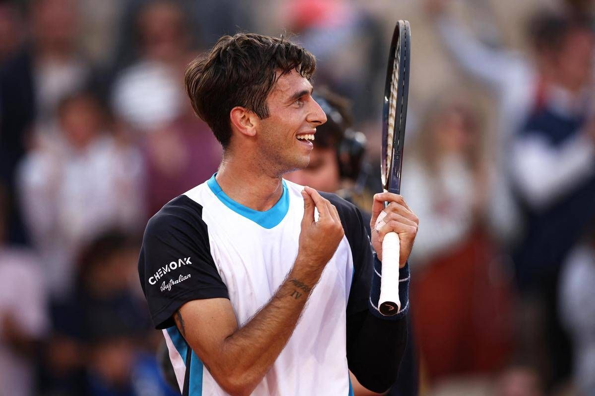Roland Garros, impresa di Gigante: Tsitsipas ko e vola al terzo turno -