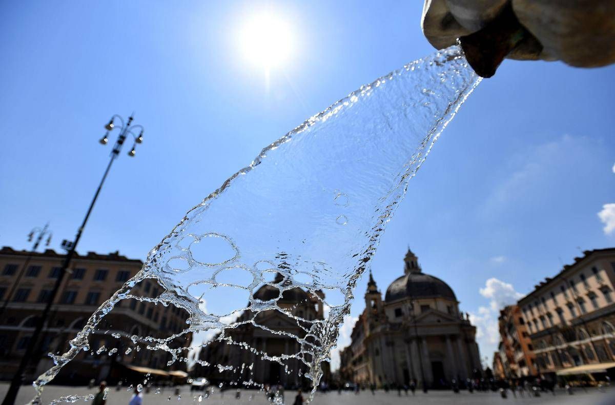 Oggi sole e caldo ma è solo un break, per l'estate bisogna aspettare fine mese: le previsioni meteo -