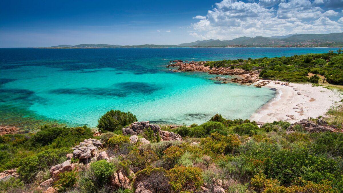 246 spiagge italiane con Bandiera Blu nel 2025 | Scopri le sorprese che nessuno si aspettava! - 