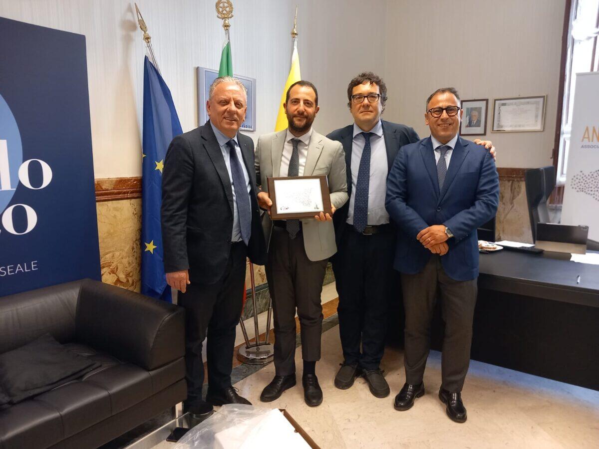 Webinar ANCI svela 100 milioni di euro per l'energia | Scopri perché i Comuni potrebbero essere sorpresi! -