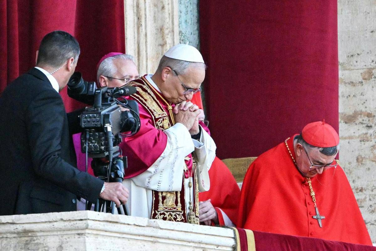 "Pace disarmata e disarmante", il primo discorso di Leone XIV -
