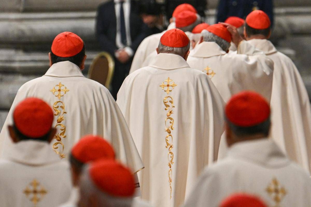 Conclave 2025, sondaggio tra vaticanisti: in pole Parolin con il 38% -