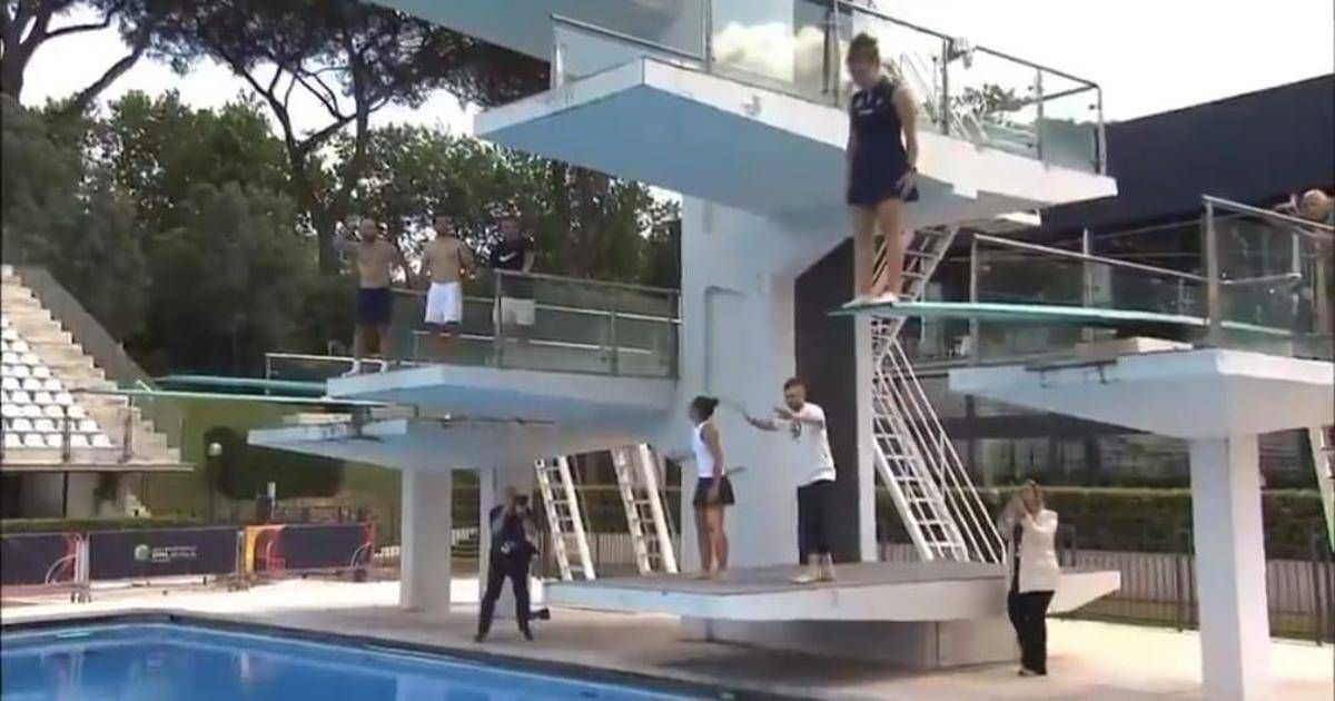 Paolini, festa in piscina: Jasmine si tuffa con Errani dopo il trionfo - Video -