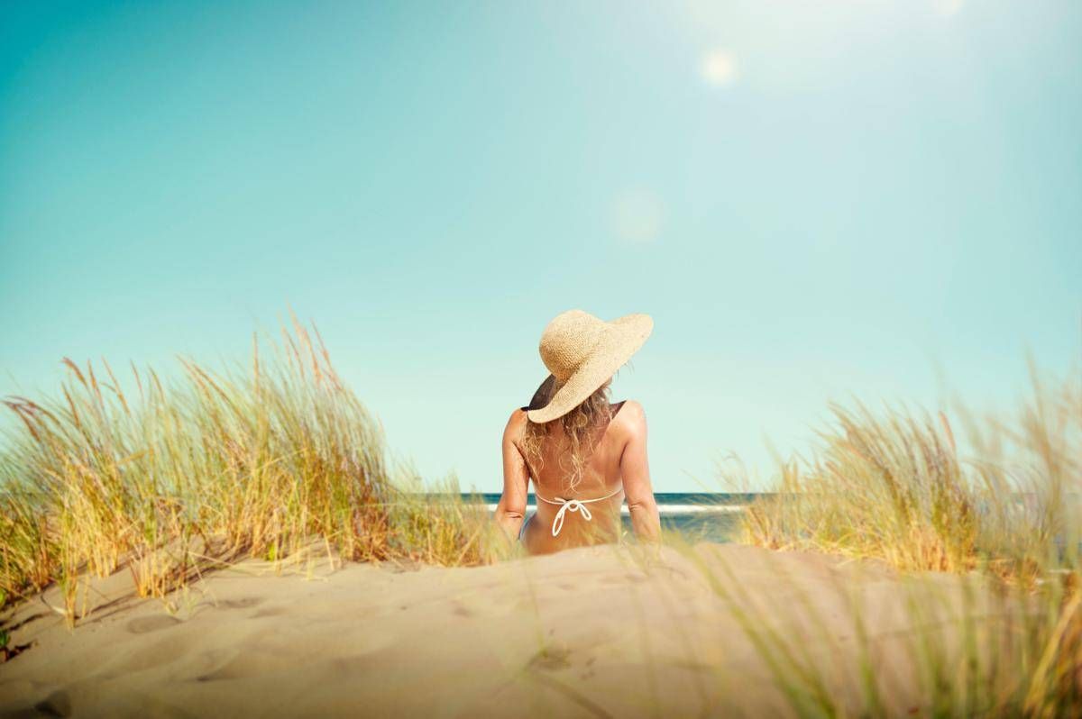 Melanoma colpisce diversamente uomini e donne: al busto lui, alle gambe lei - 