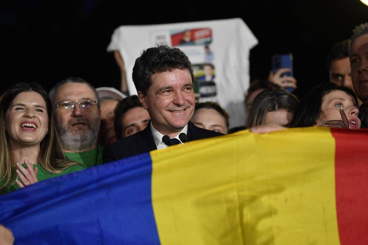 Chi è Nicusor Dan, il sindaco diventato presidente della Romania - 
