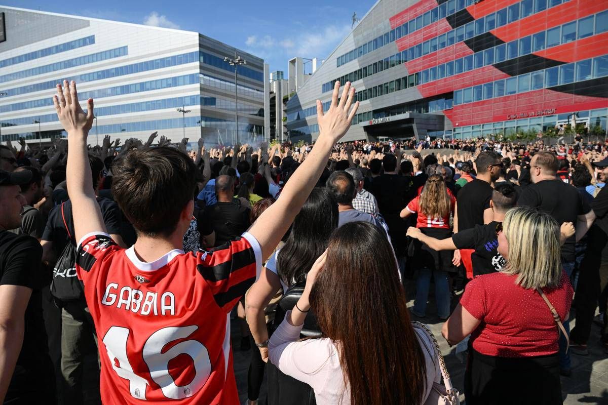 Milan-Monza, al 15' curva rossonera abbandona lo stadio - 