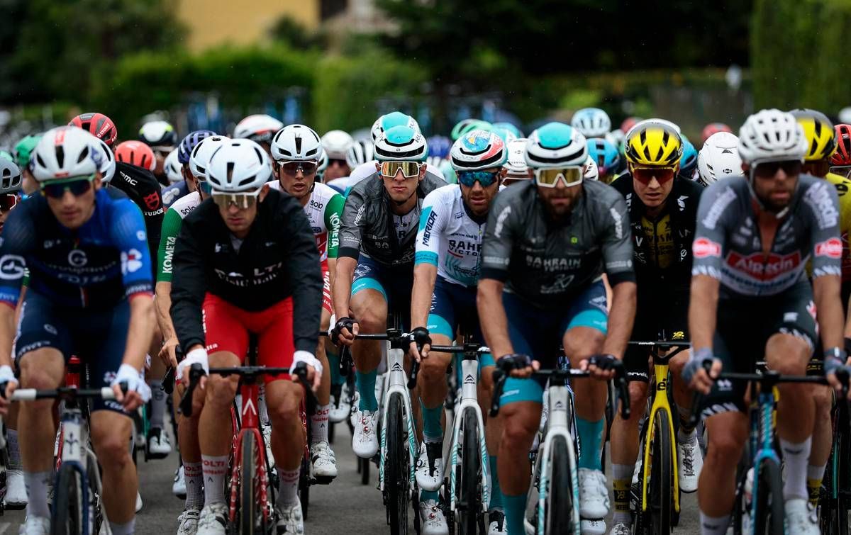 Giro d'Italia, a Groves la sesta tappa. Pedersen resta in maglia rosa -