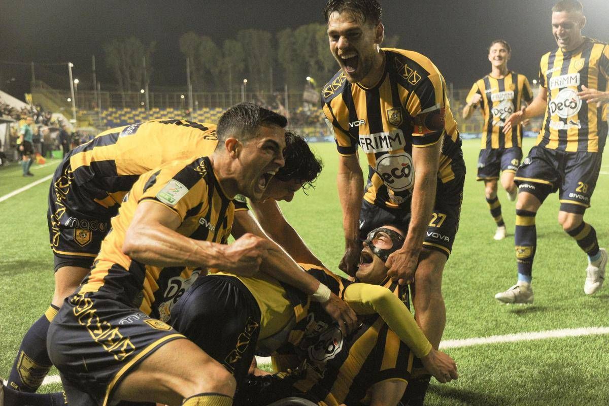Playoff Serie B, vincono l'andata Juve Stabia e Spezia - 