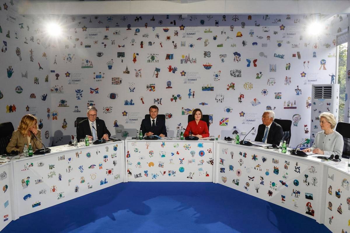 Ucraina, summit volenterosi senza Meloni. La premier: "Noi coerenti, no invio truppe" -