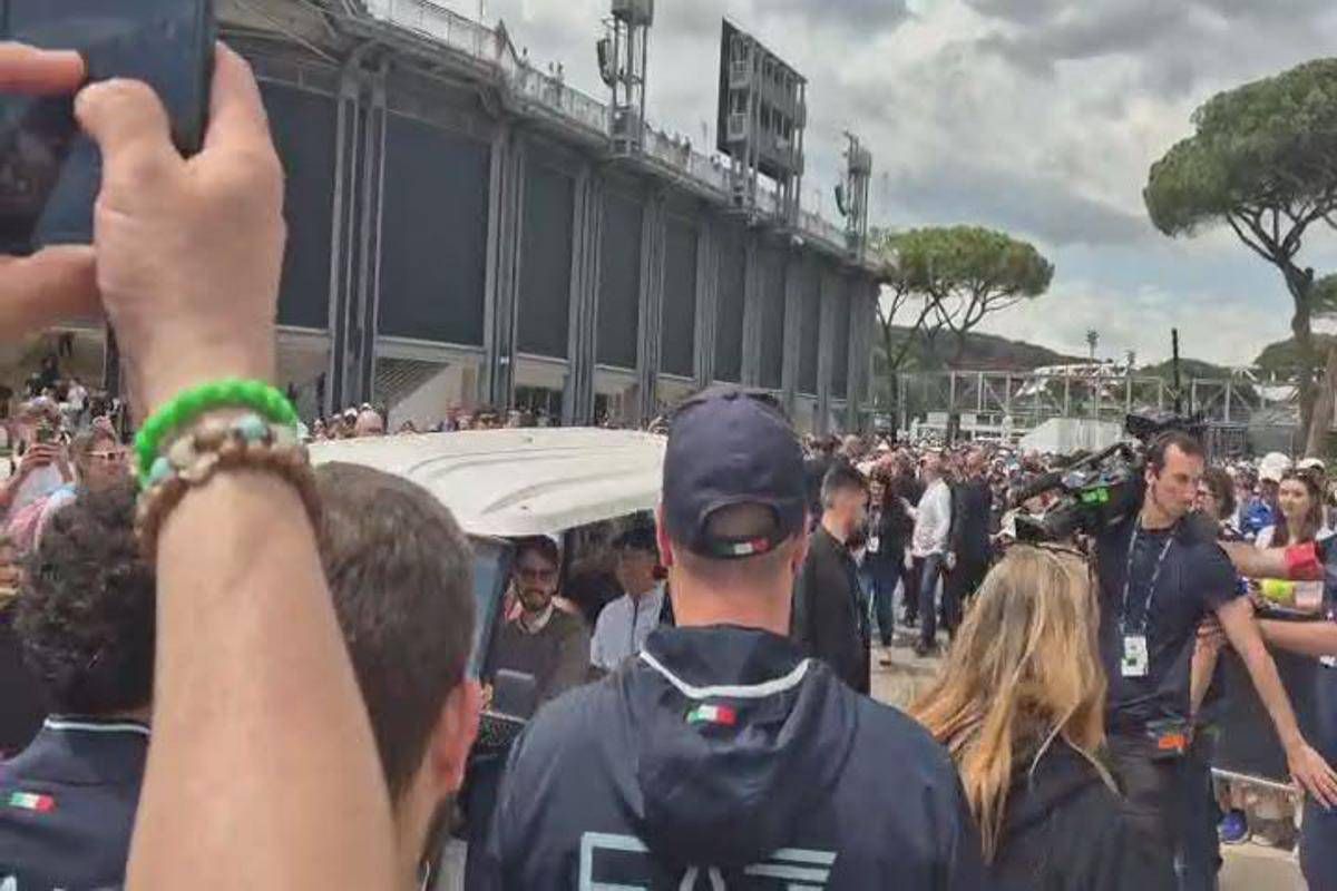 Sinner, allenamento speciale al Foro: Jannik in campo con i bambini - Video -