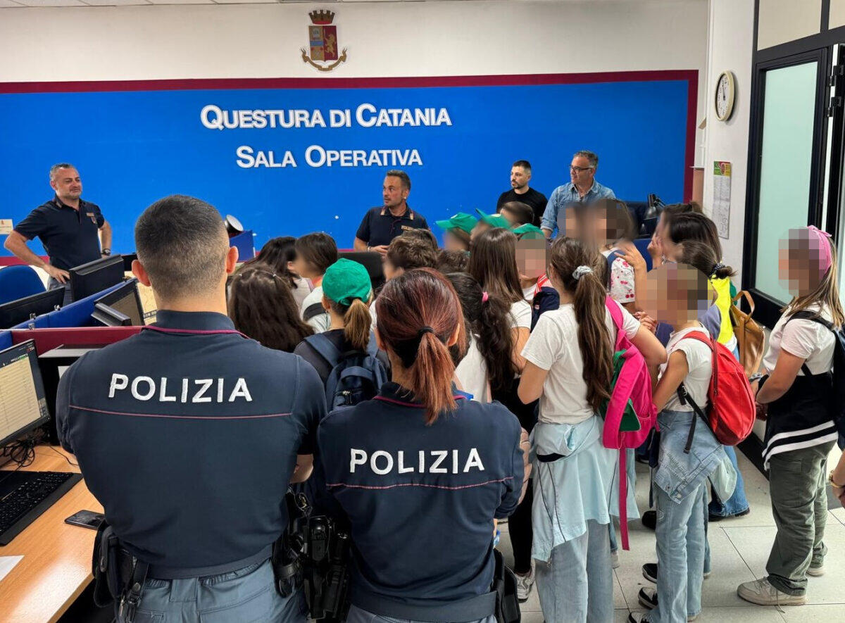 Catania: Gli studenti incontrano la Polizia e scoprono segreti inaspettati | Scopri perché la legalità non è scontata! -