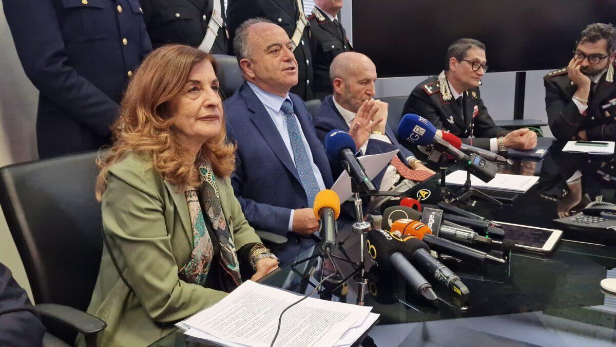 Due omicidi collegati in una guerra tra bande a Napoli | La verità sul "fuoco amico" che ha sconvolto la città. -