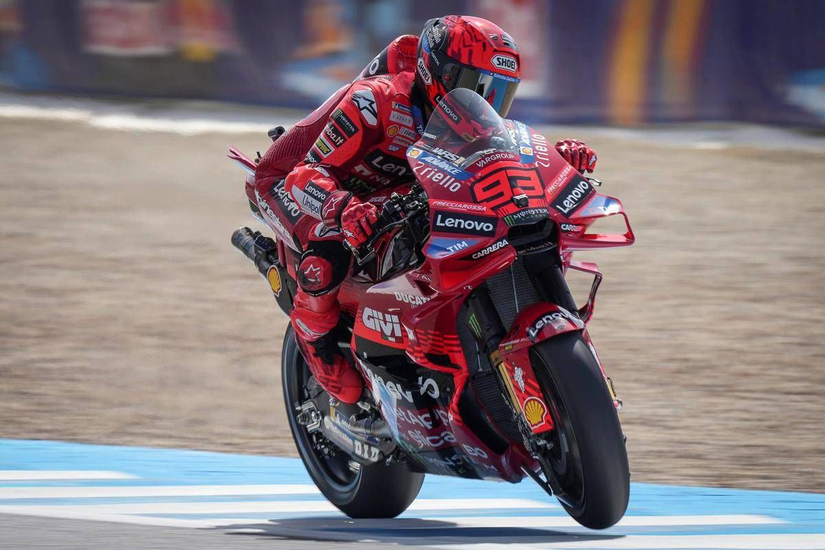MotoGp Francia, Marc Marquez vince la sprint e torna in vetta al Mondiale. Cade Bagnaia -