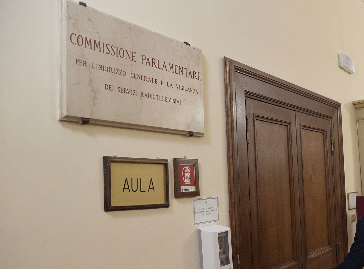 Vigilanza Rai, ottava fumata nera su presidente. Battute tra commissari: "Serve un Conclave" -