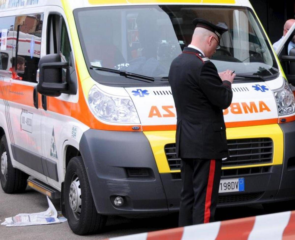 Porsche si ribalta e prende fuoco, morti tre giovani nel Brindisino -