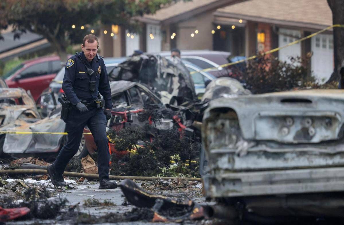 Usa, aereo privato si schianta su abitazioni a San Diego: diverse vittime -