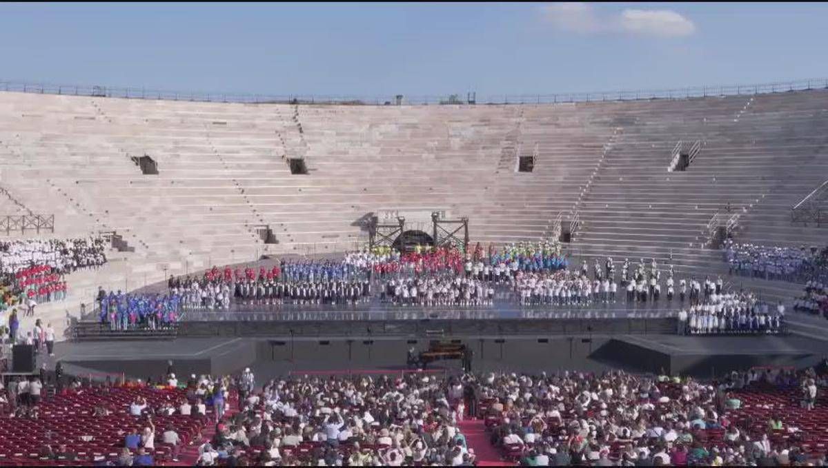 Arena di Verona, centinaia di bambini da tutta Italia cantano il Va' pensiero - Video -