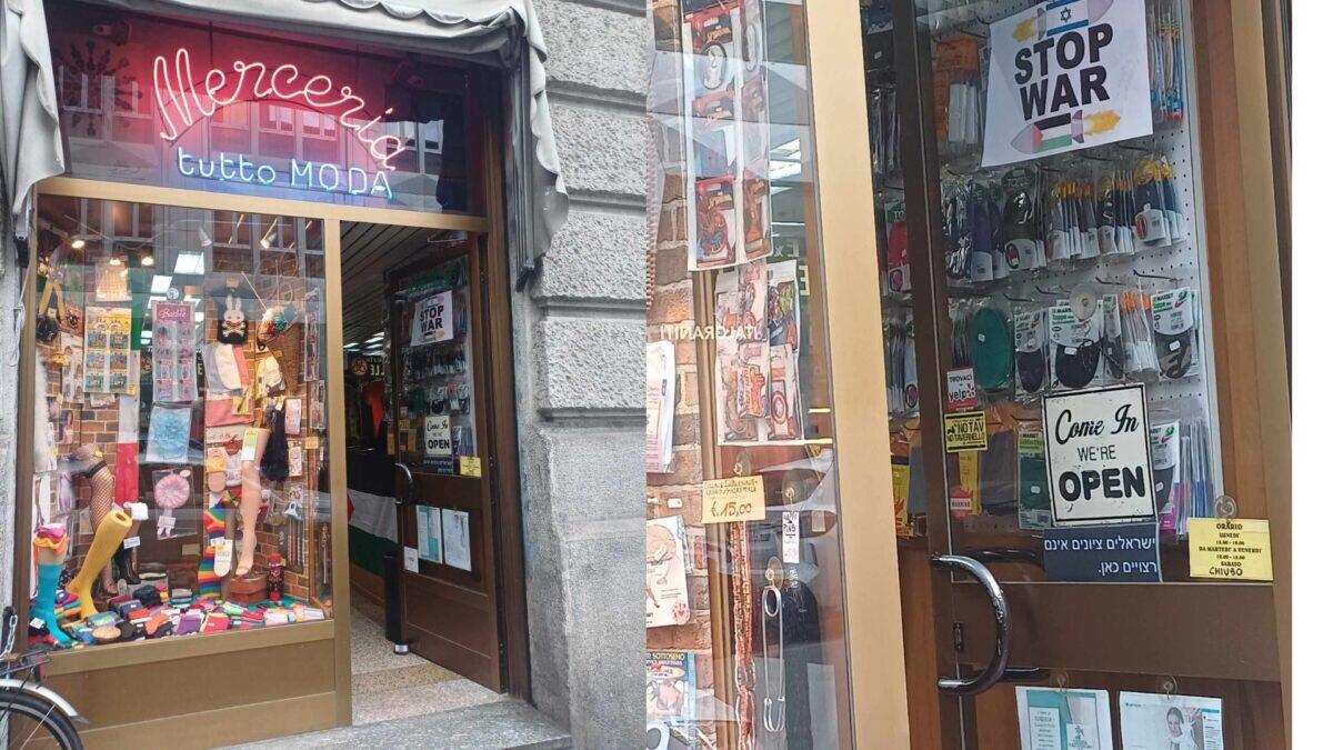Cartello shock a Milano: 'Israeli sionisti non sono benvenuti' | La denuncia che smonta gli stereotipi e divide l'opinione pubblica - 