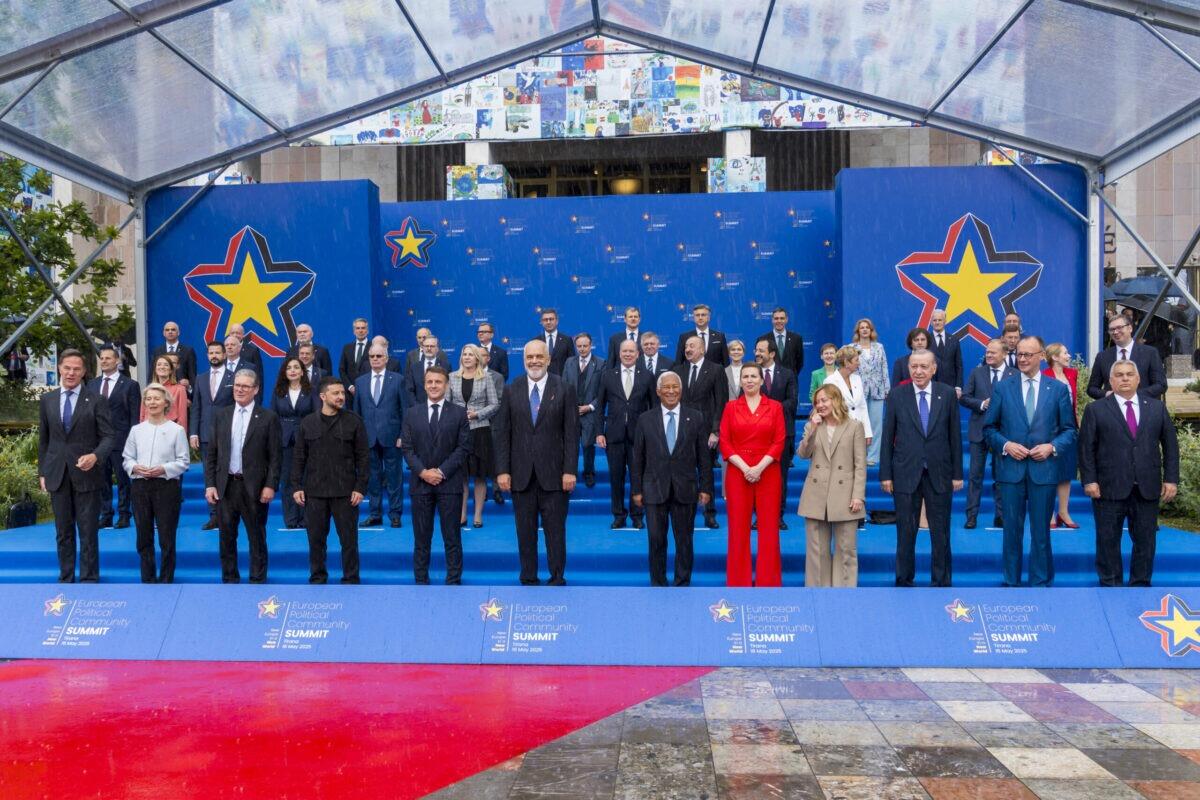 Zelensky chiede la pace in Albania con 47 leader europei | Ma Putin potrebbe rovinare tutto? -