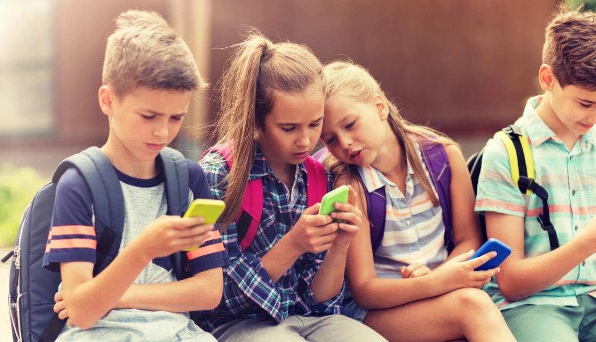 Italia in Europa: il divieto dei cellulari nelle scuole fino ai 14 anni | Una mossa per salvaguardare il futuro dei nostri giovani? - 