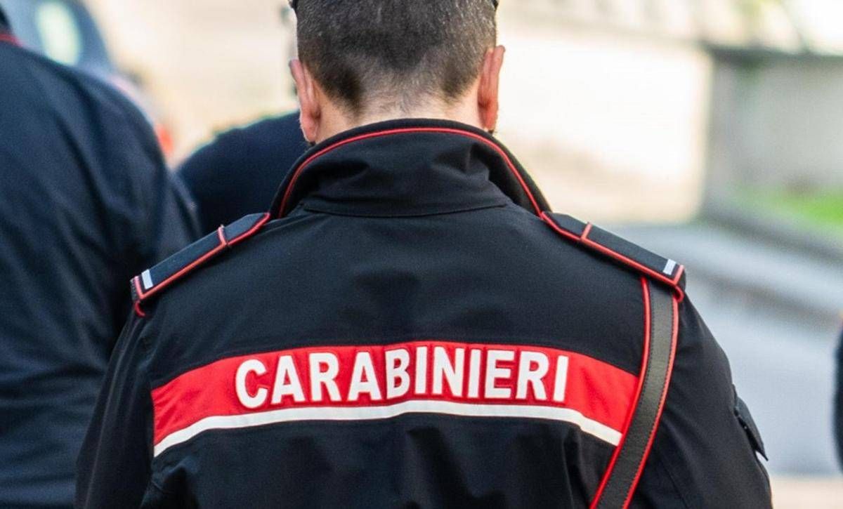 Acido e botte alla moglie, 55enne arrestato a Castellammare di Stabia - 