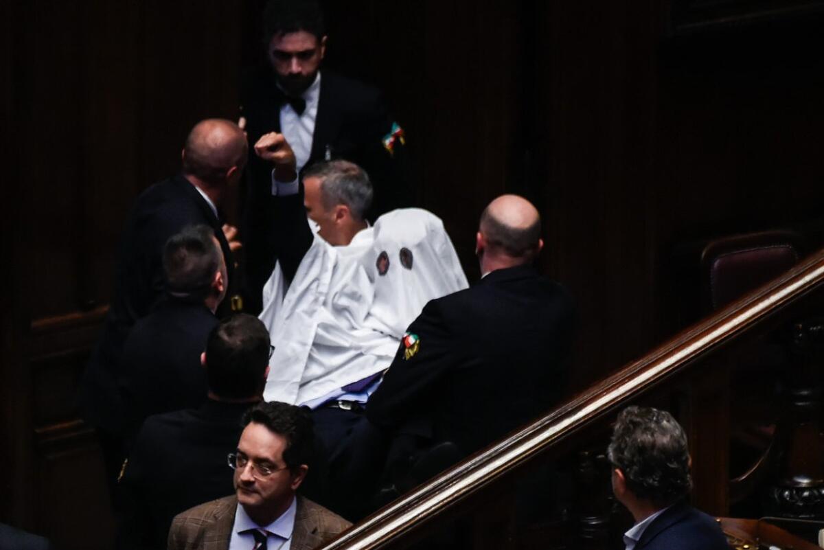 Proteste da fantasma in Parlamento | Perché l'invisibilità dei referendum non può più essere ignorata? -