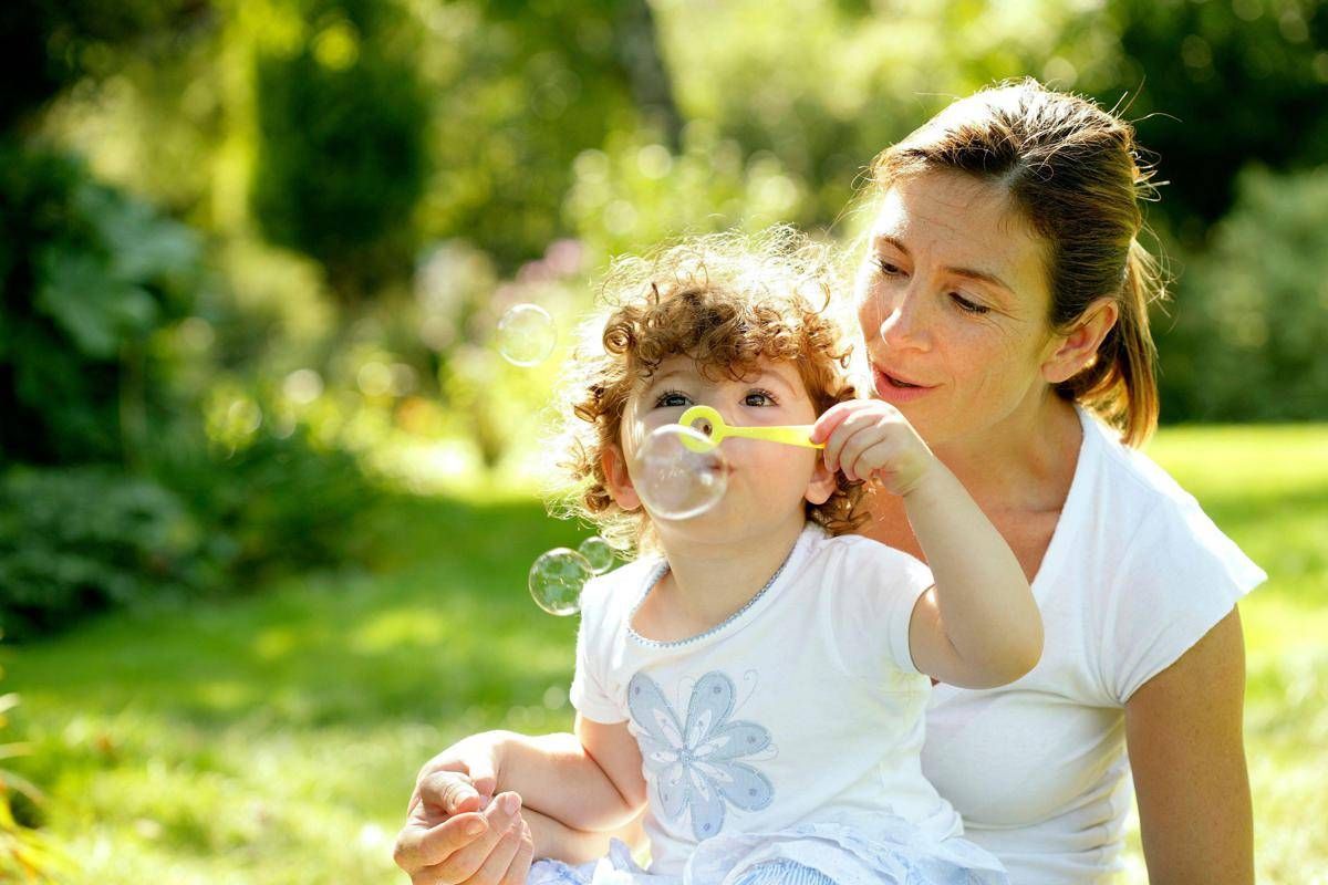 Oggi è la festa della mamma, come è nata e perché si celebra a maggio -
