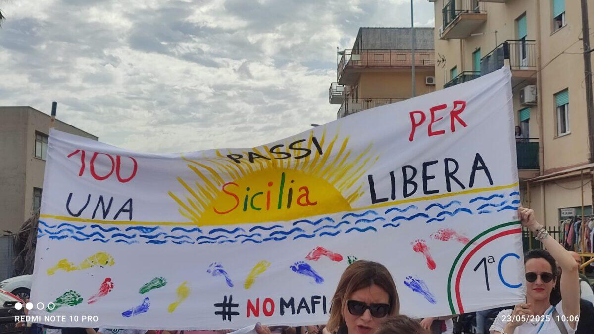 Palermo commemora Falcone con i bambini | La lotta contro la mafia inizia dalla scuola! -