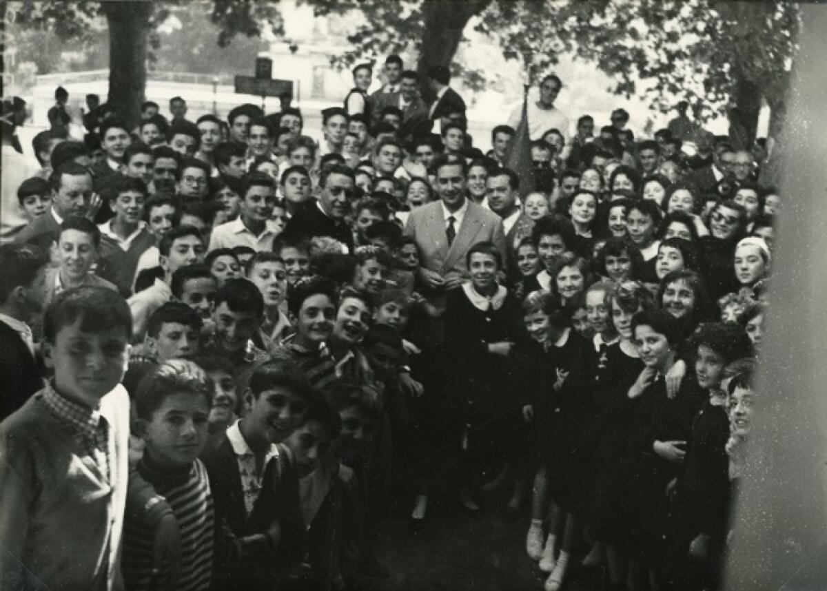 Studenti del Comune di Messina propongono un bassorilievo di Aldo Moro | Ma quanto conta realmente la memoria nel futuro dei giovani? -