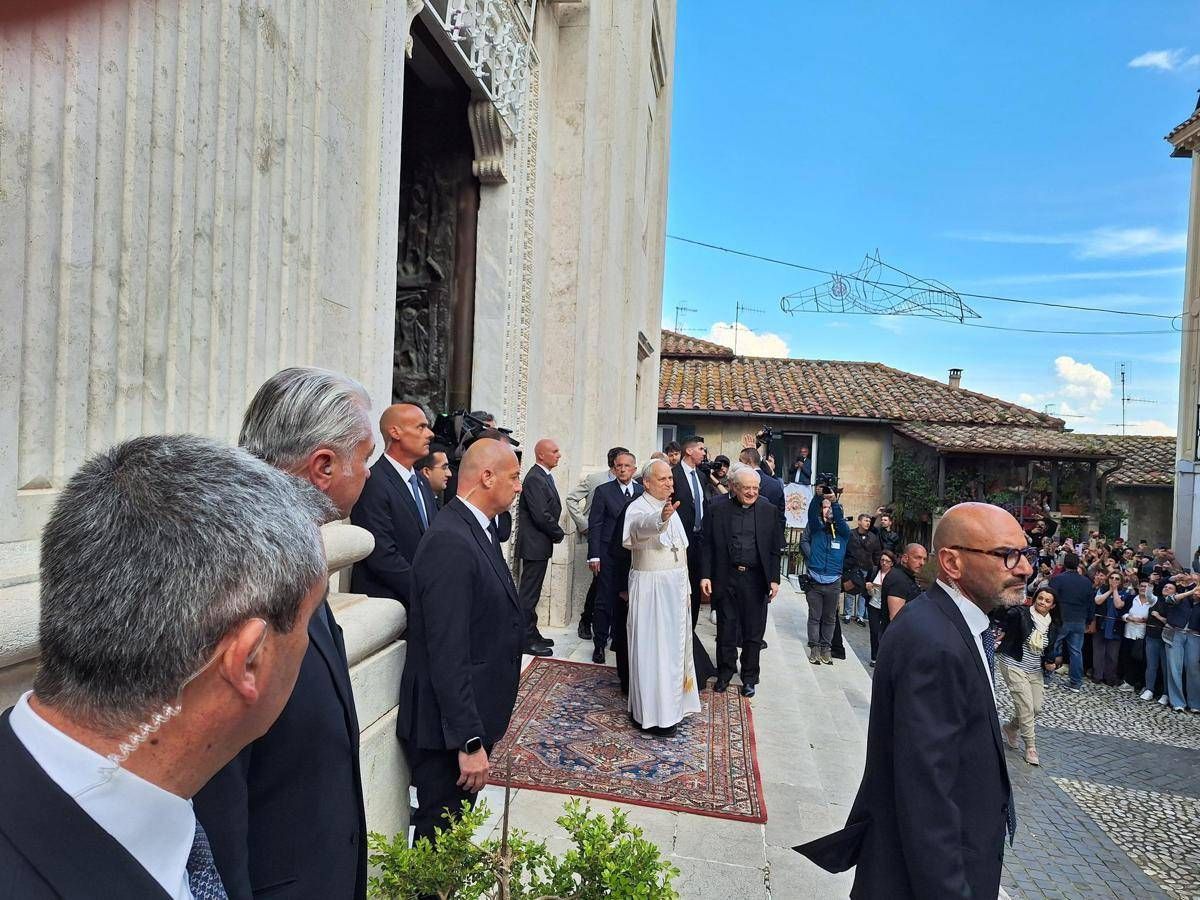Papa Leone XIV, visita a sorpresa al santuario di Genazzano. Poi a Santa Maria Maggiore sulla tomba di Francesco -