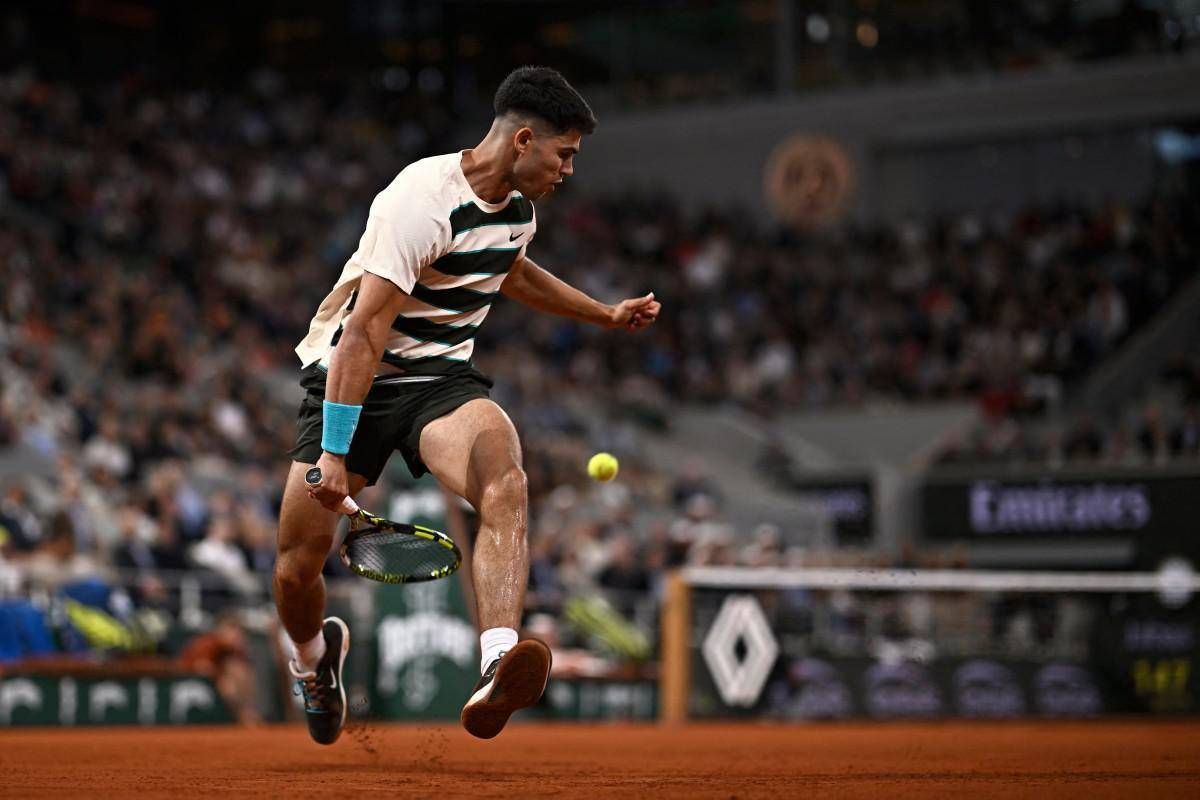 Roland Garros, il coro che ha conquistato il pubblico. E anche Alcaraz - Video - 