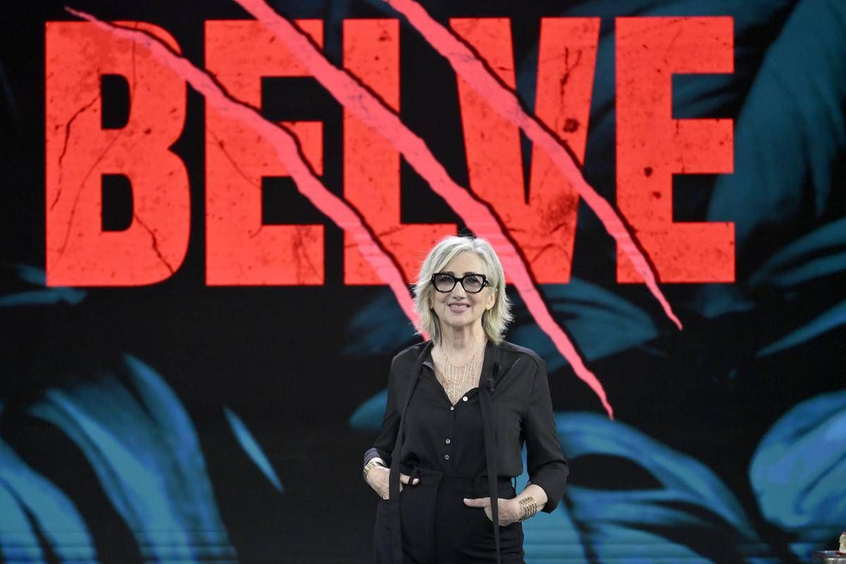 Lunetta Savino a Belve: "Brignano? Il peggior baciatore sul set" - 