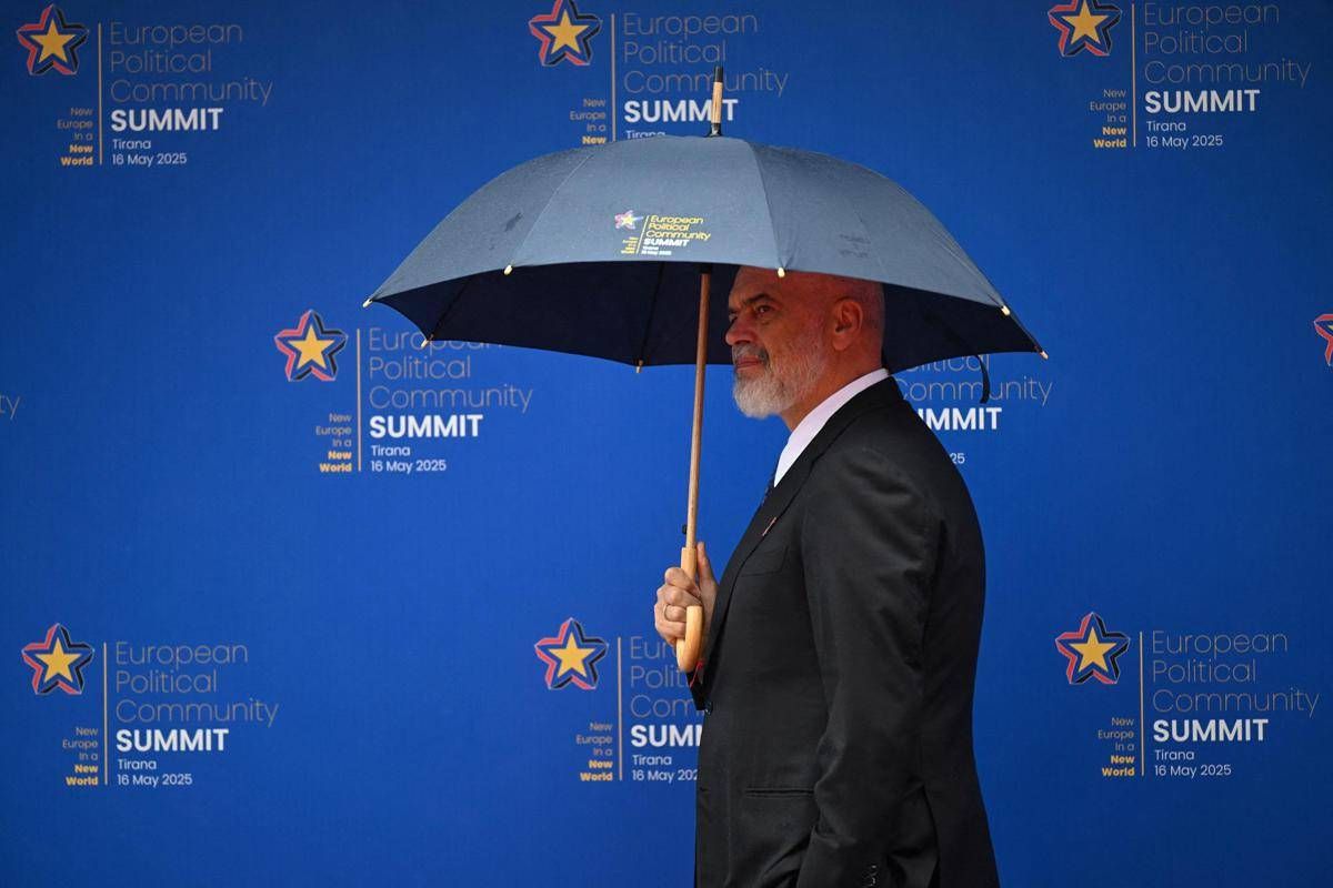 A Tirana il summit della Comunità Politica Europea, Rama accoglie i leader -