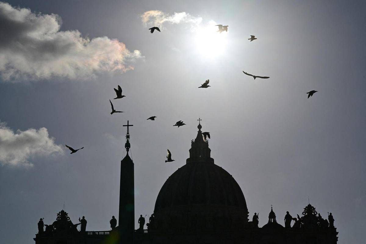 Nuovo Papa, la fumata bianca e i 100 passi: cosa succede dopo l'elezione - 