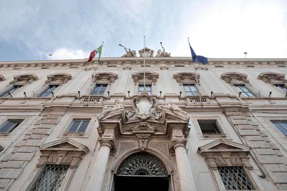 Terzo mandato, Consulta: "Divieto è un principio, incostituzionali le leggi delle regioni a statuto ordinario che lo violano" -