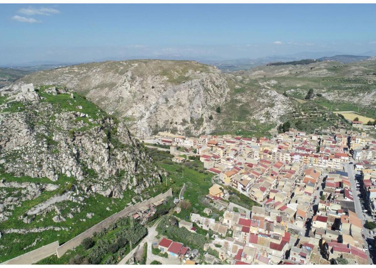 Montallegro in pericolo! | Ecco come la Regione Siciliana affronta la minaccia dei massi cadenti! -