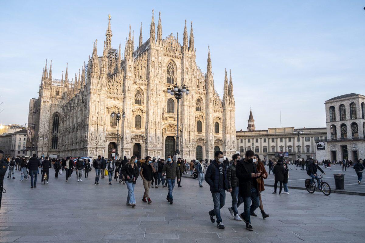 Uomo si getta dal Duomo di Milano | Il dramma di un omicida in fuga che ha scioccato la città! - 