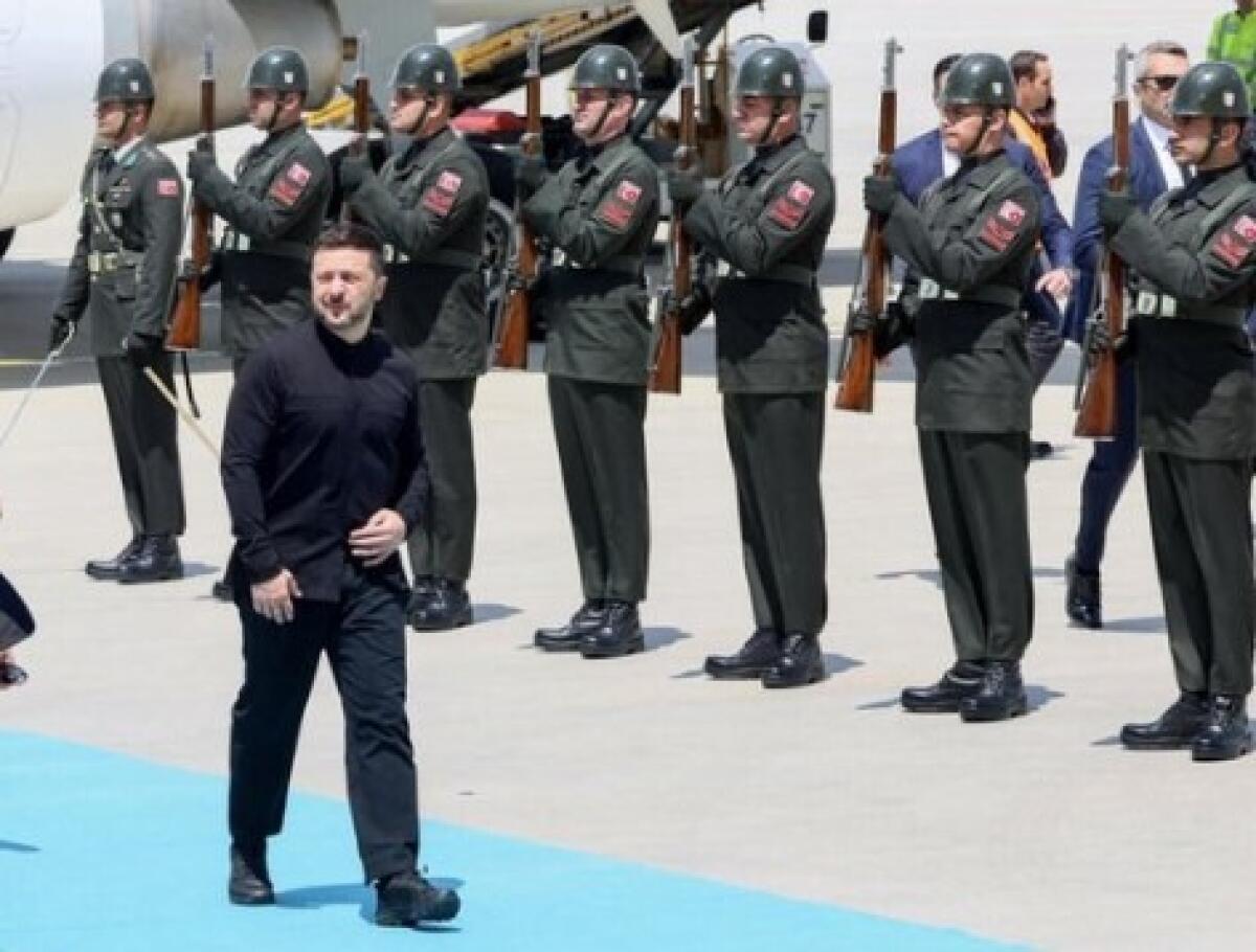 Colloqui di pace in Turchia: l’insolita fuga di Zelensky | Ultimo atto di una farsa diplomatica? -