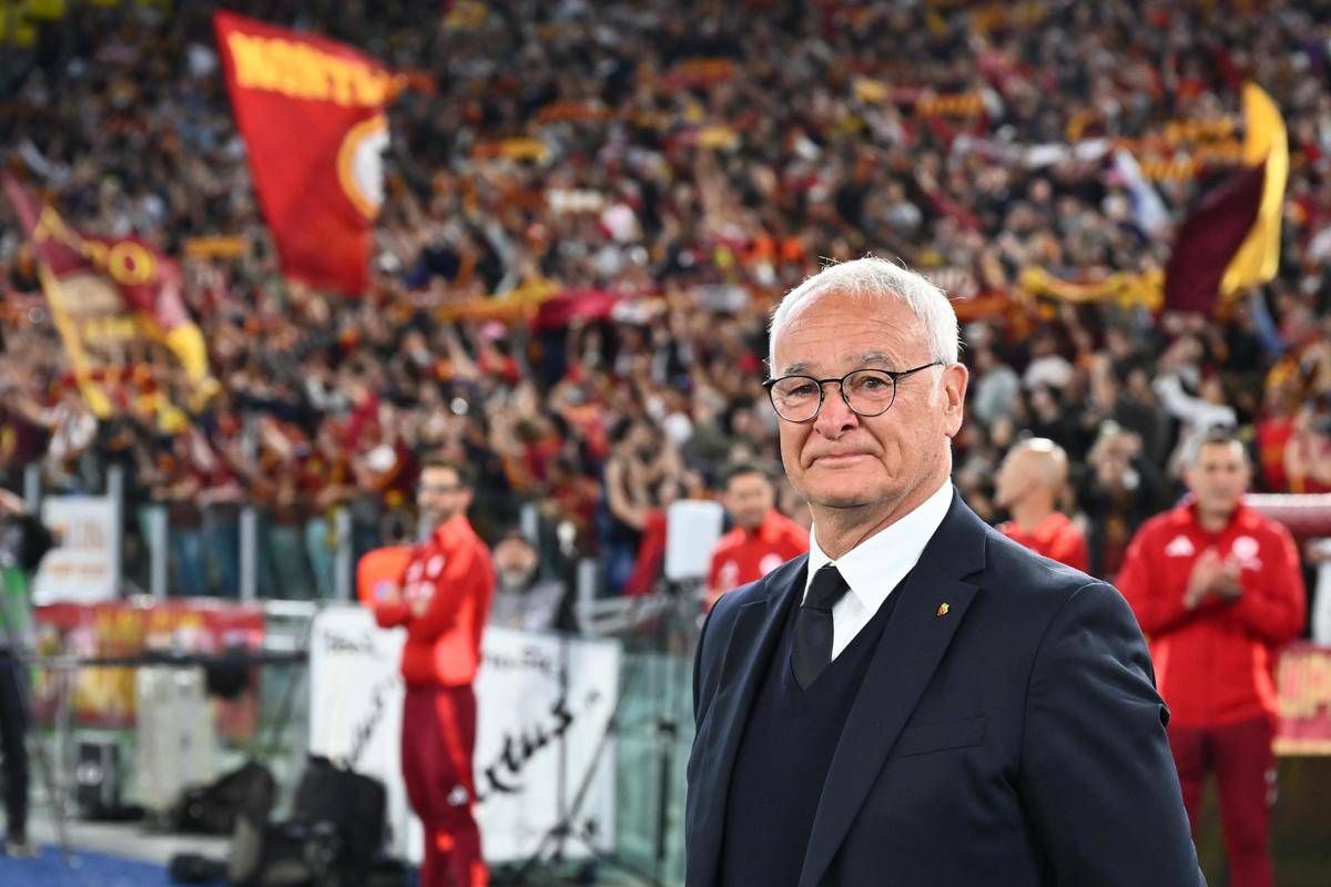 'Grande condottiero, romanista vero': Ranieri, omaggio da brividi dell'Olimpico - Video -