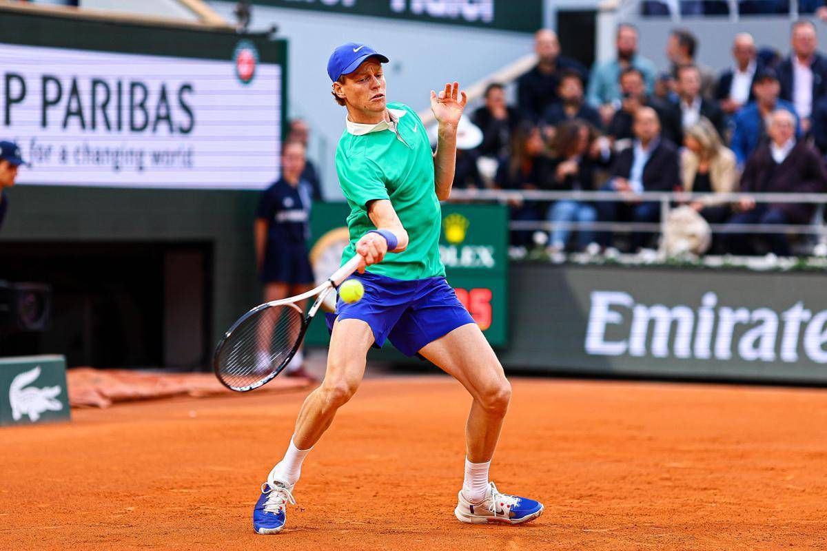 Sinner, l'outfit 'colorato' del Roland Garros fa discutere - 