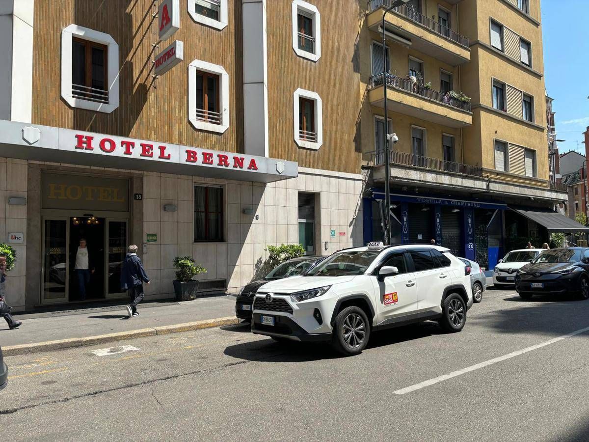 Milano, aggressore in fuga raccontava in tv: "Buon feeling con i colleghi" -