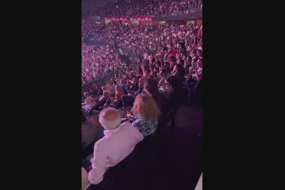 Jovanotti, c'è Renato Zero al concerto: l'omaggio del Palaeur - Video - 