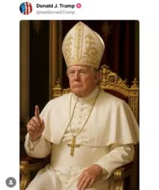 Trump pronto a diventare Papa: fotomontaggio sui Social della Casa Bianca